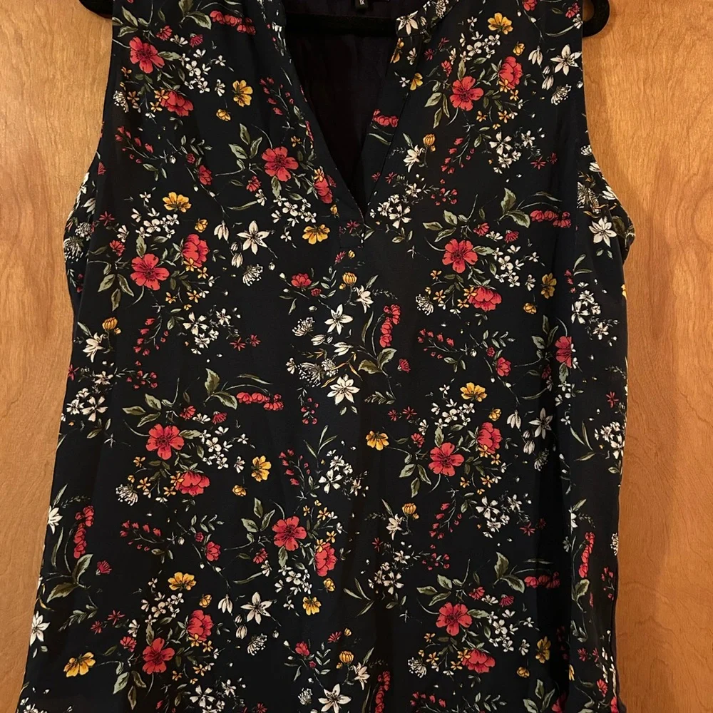 Papermoon Navy Floral V-Neck Sleeveless Top with colorful floral pattern 1X - Picture 1 of 4